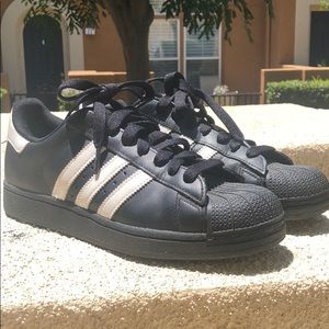 Adidas superstar in black